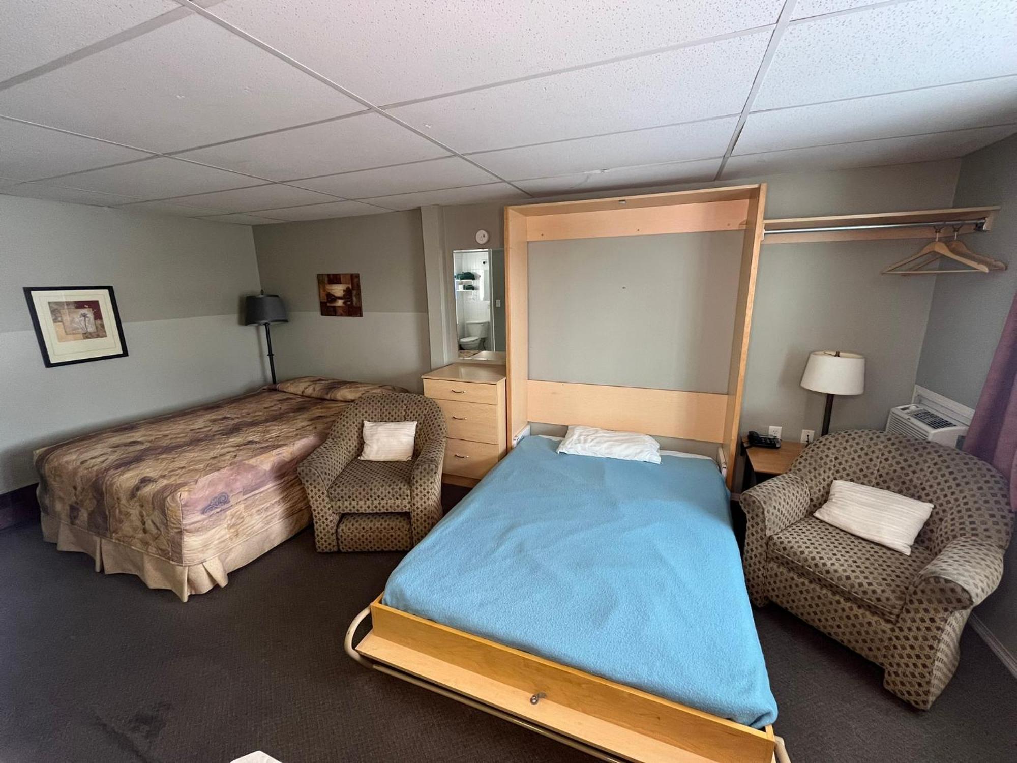 Raccoon Lodge Motel Sylvan Lake Bilik gambar