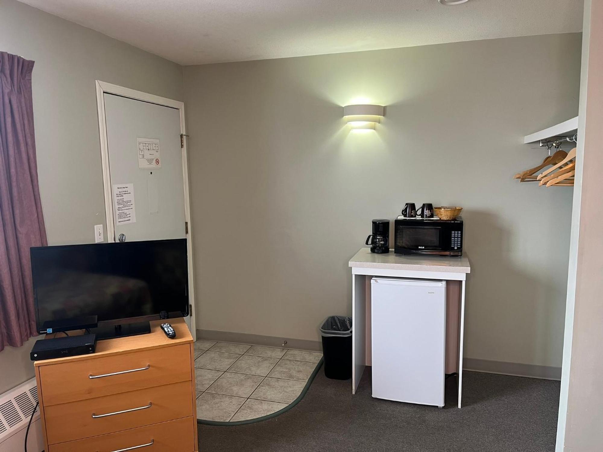 Raccoon Lodge Motel Sylvan Lake Bilik gambar