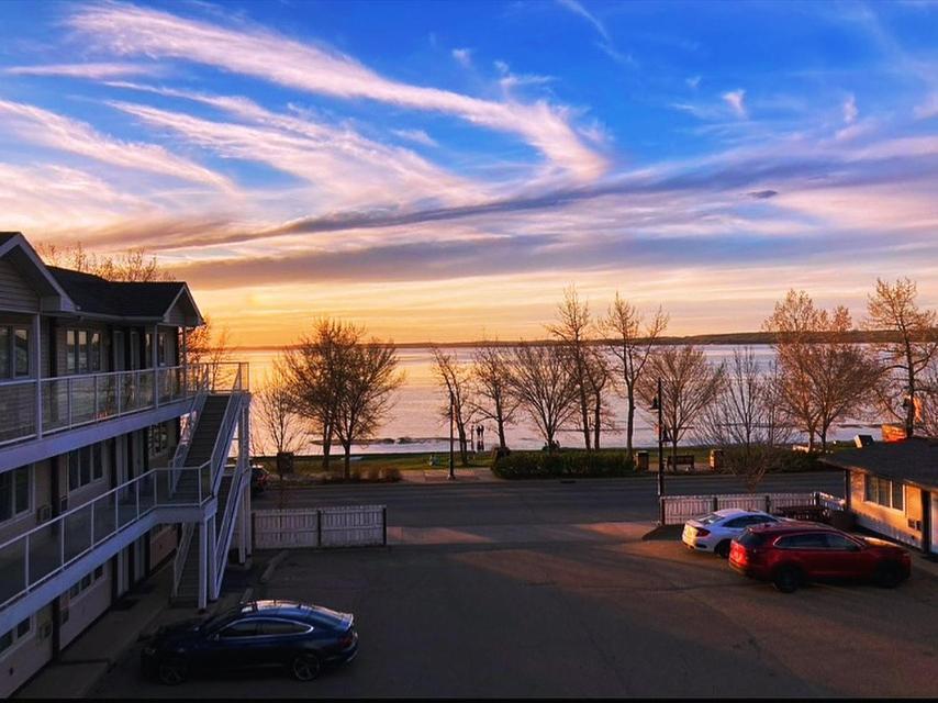 Raccoon Lodge Motel Sylvan Lake Luaran gambar